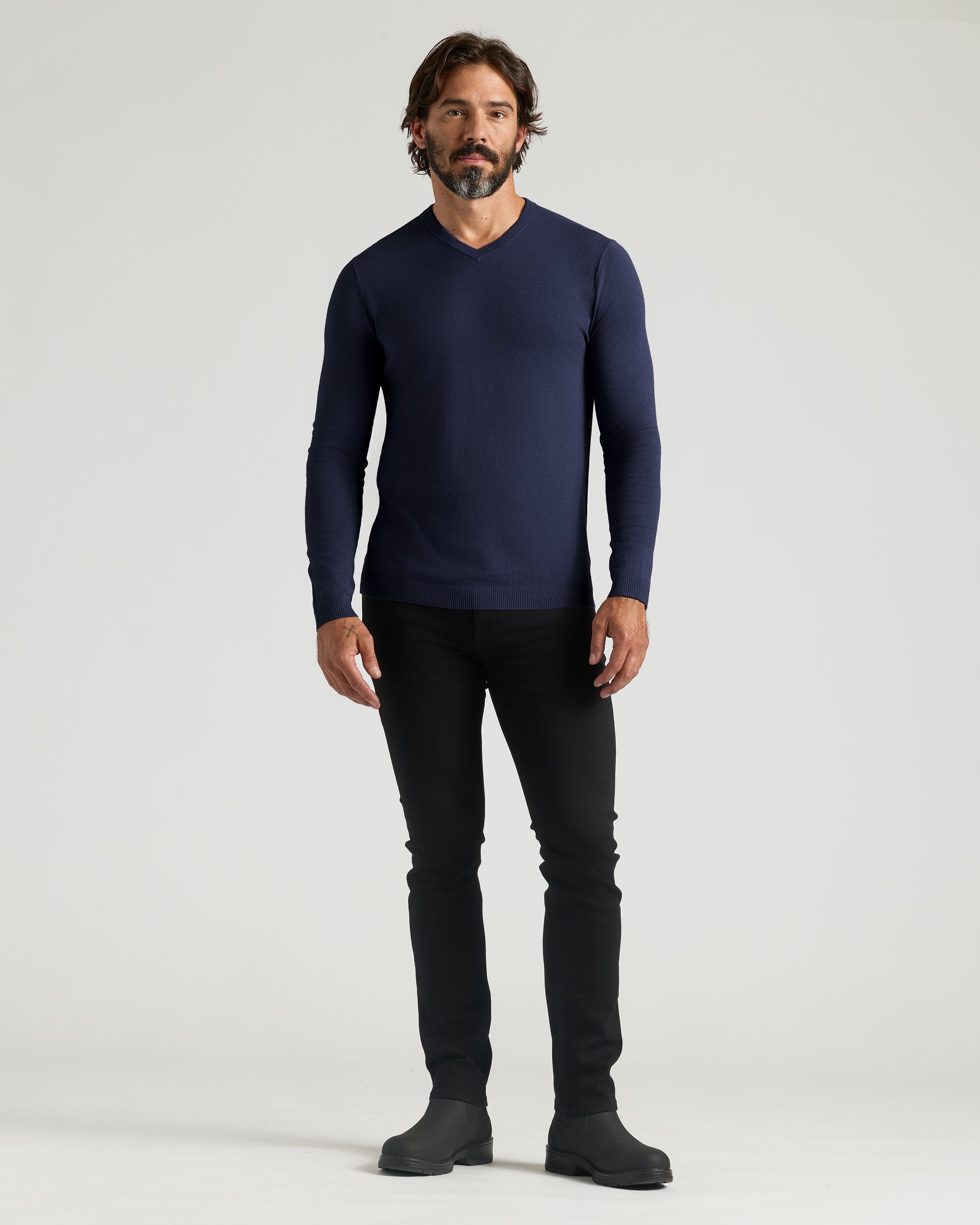 NAVY V-NECK SWEATER