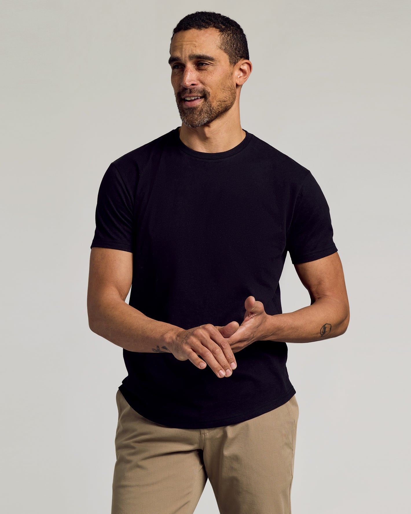 Man in All Black Curved Hem Classic Crew Neck T-shirt.
