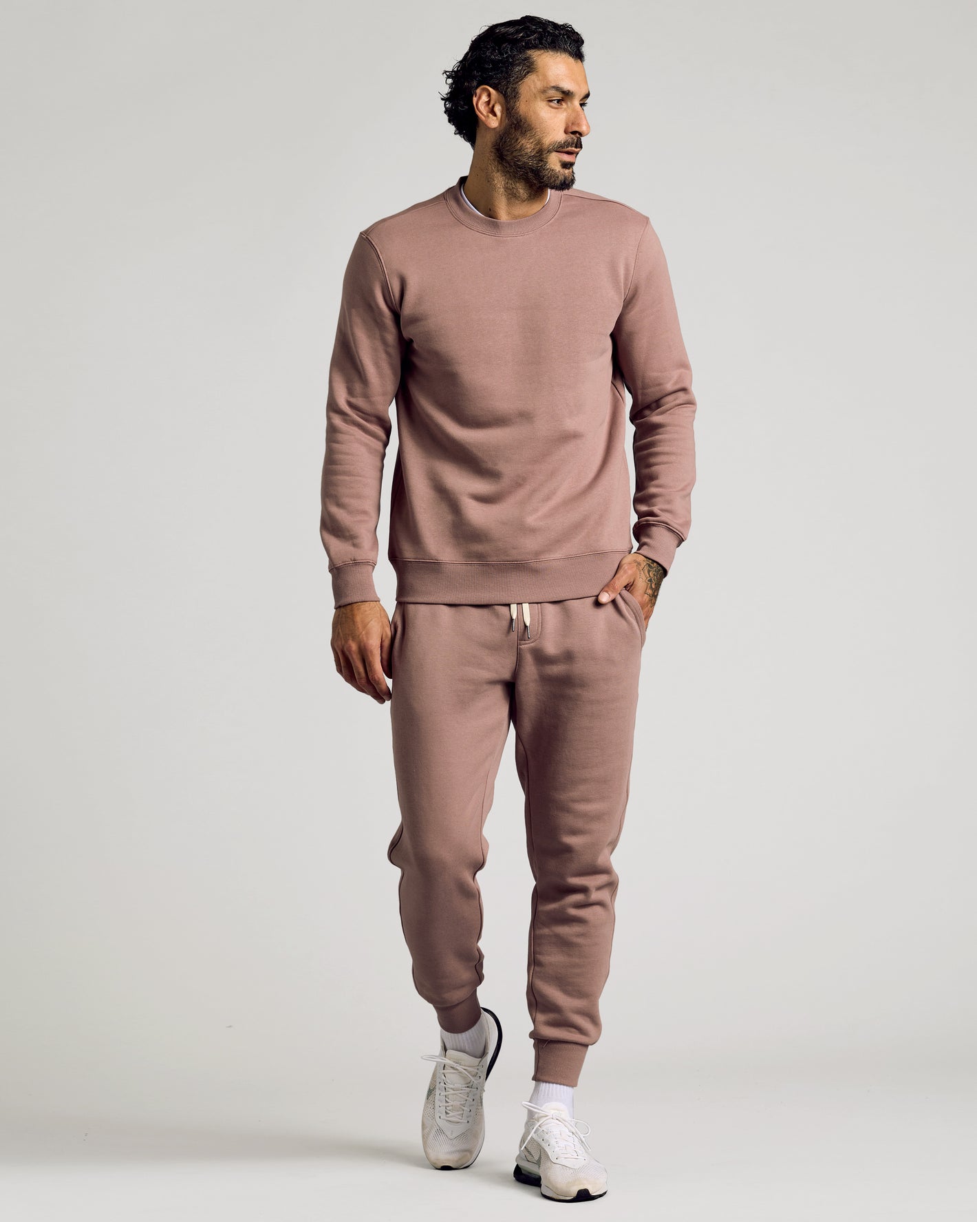 Man wearing Slate Mauve Pullover Fleece Crew & Jogger 2-Pack.