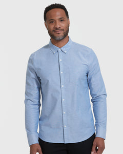 True ClassicMan models Standard Stretch Oxford 3-Pack shirt, showcasing fit and stretch.