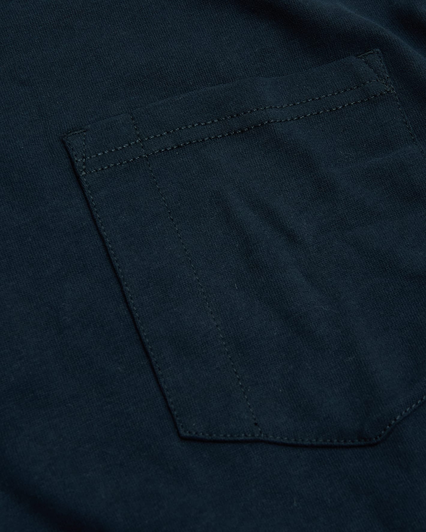 Heavyweight Pocket Crew 3-Pack shirt with stitched pocket detail.