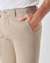 Pantalón chino de sarga ajustado caqui