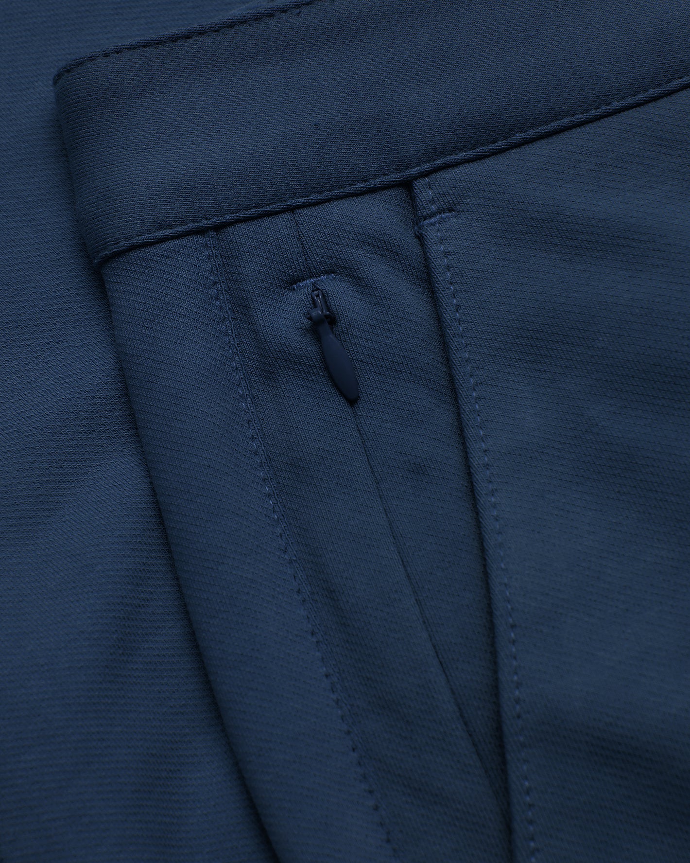 7 Navy Chino Shorts 2.0 waistband with zippered side pocket.