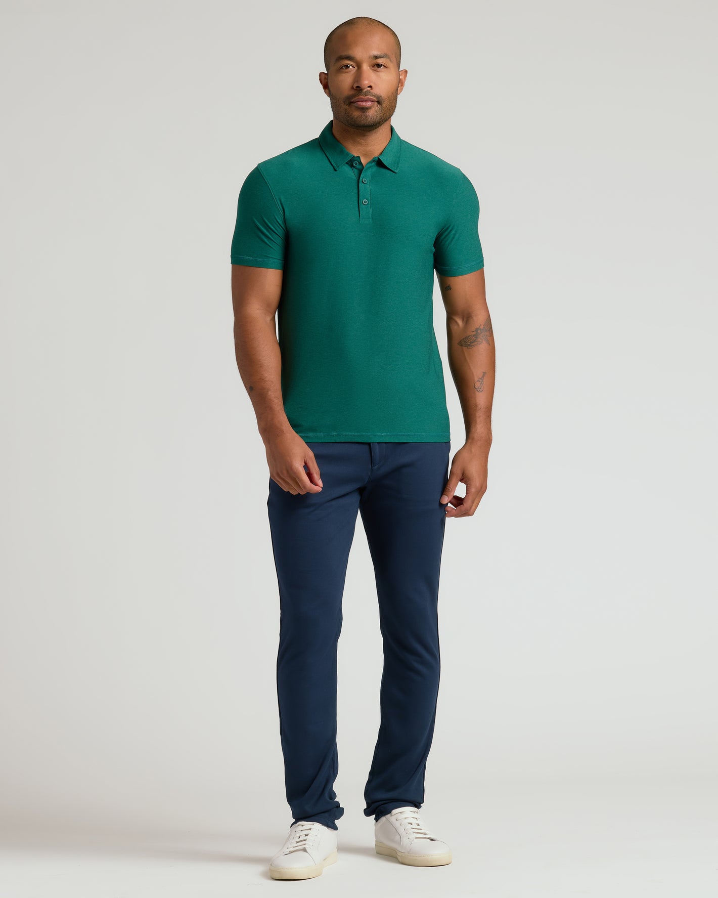 Clover Active Polo 2.0 on man with tattoo, relaxed pose.