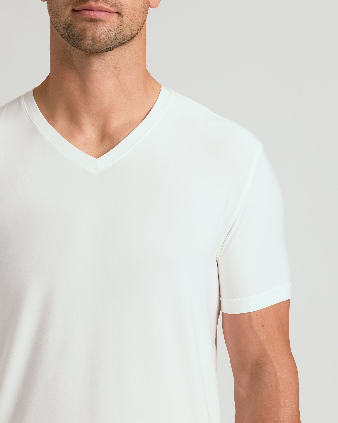 Moon Active V-Neck | Moon Active V-Neck | True Classic