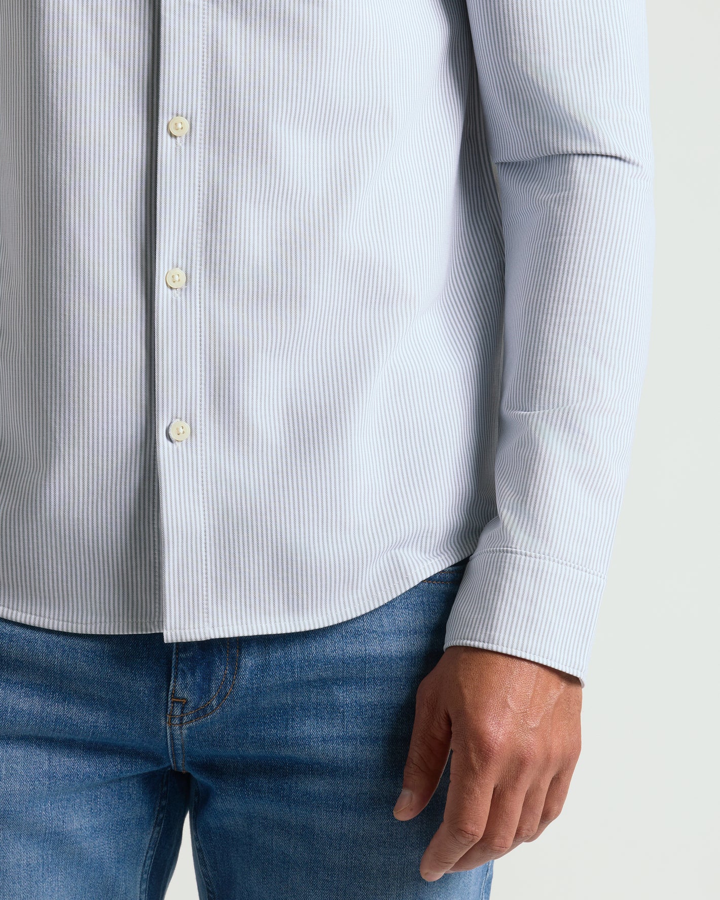 Steel Stripe Stretch Oxford 2.0 shirt untucked over blue jeans.