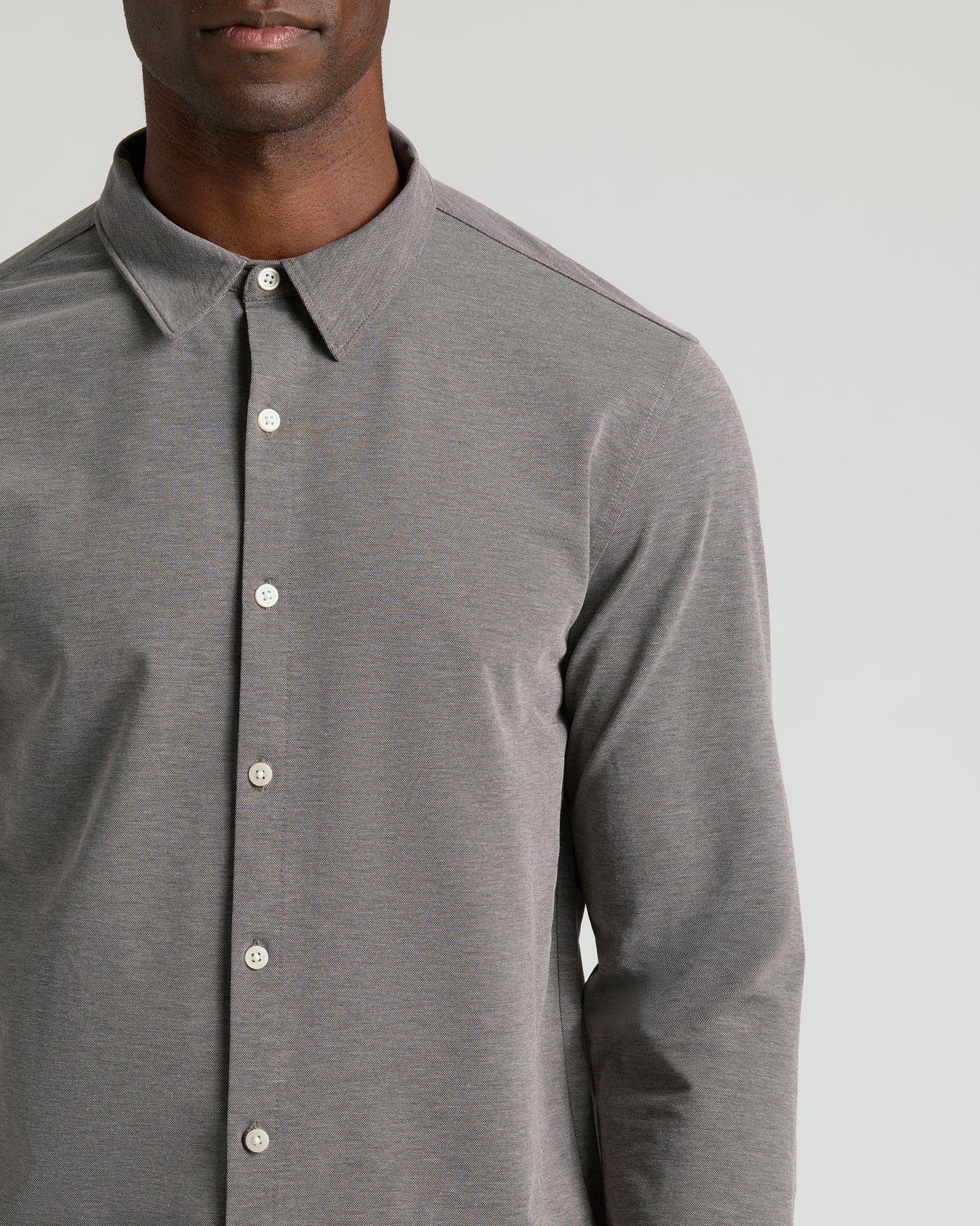 Man wearing Oak Stretch Oxford 2.0 shirt, showcasing collar and buttons.