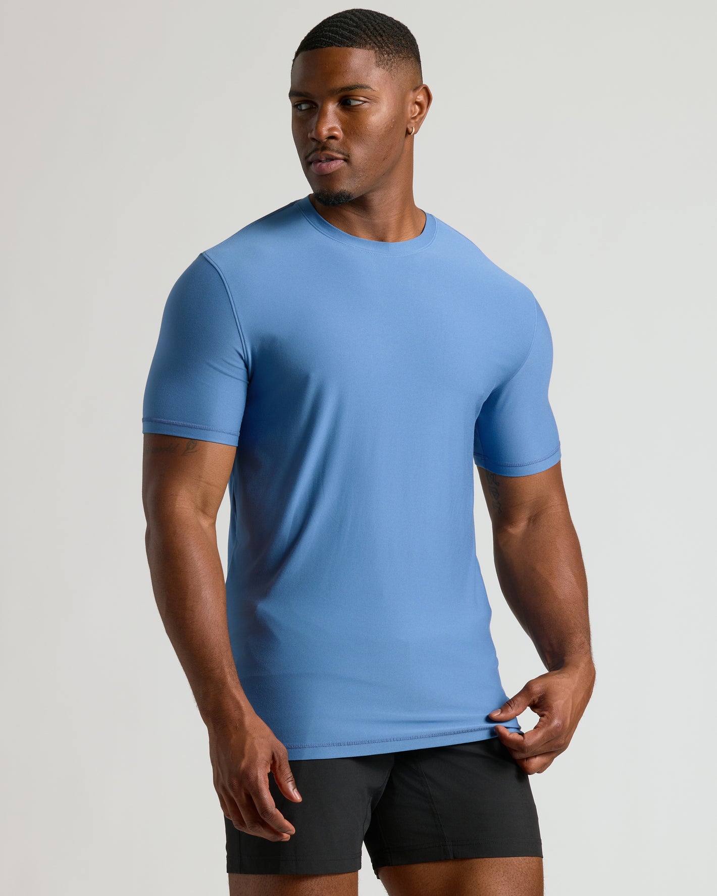 Azul Tall Active Crew Neck 2.0 worn by muscular man.