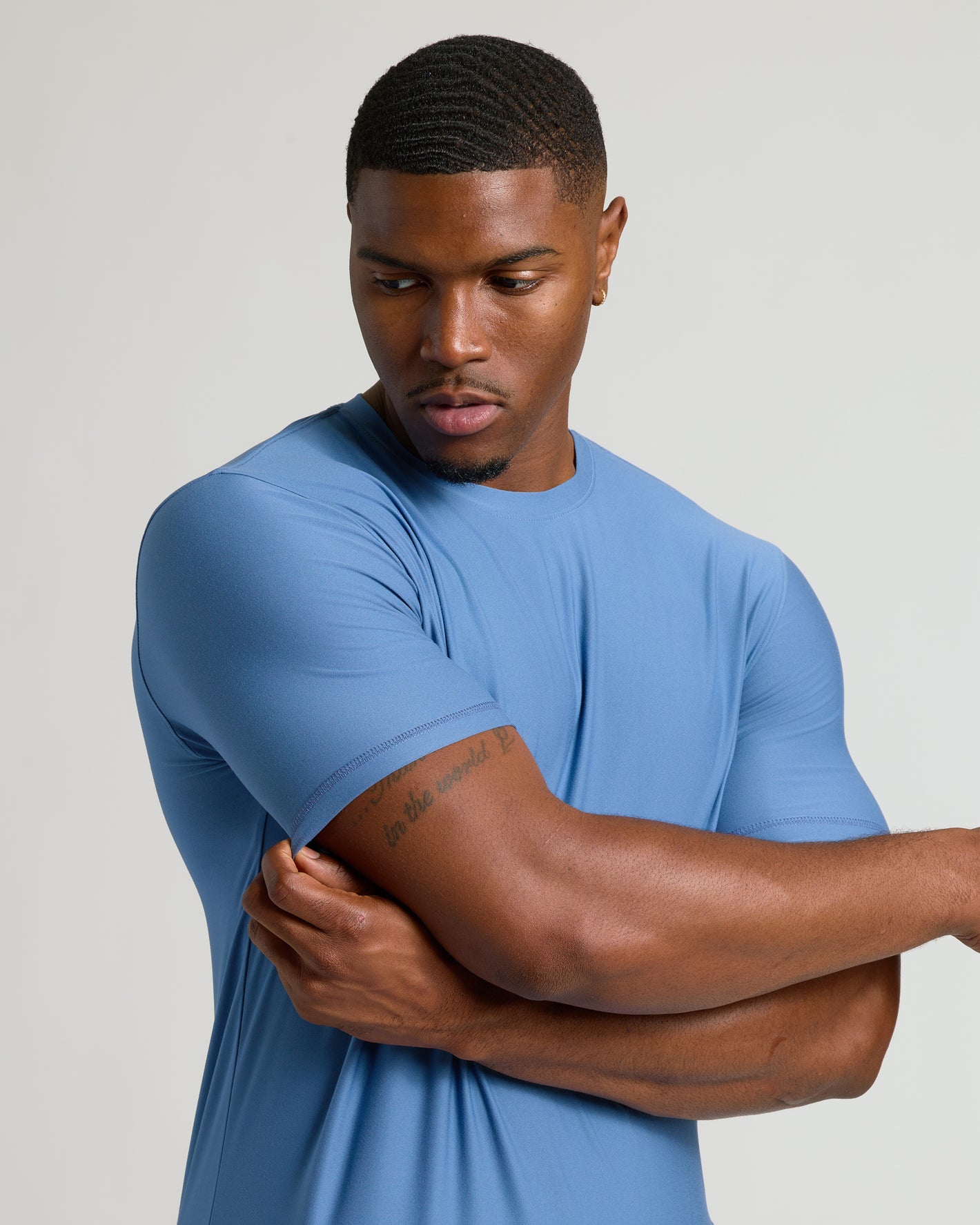 Azul Tall Active Crew Neck 2.0 on athletic man, arms crossed.