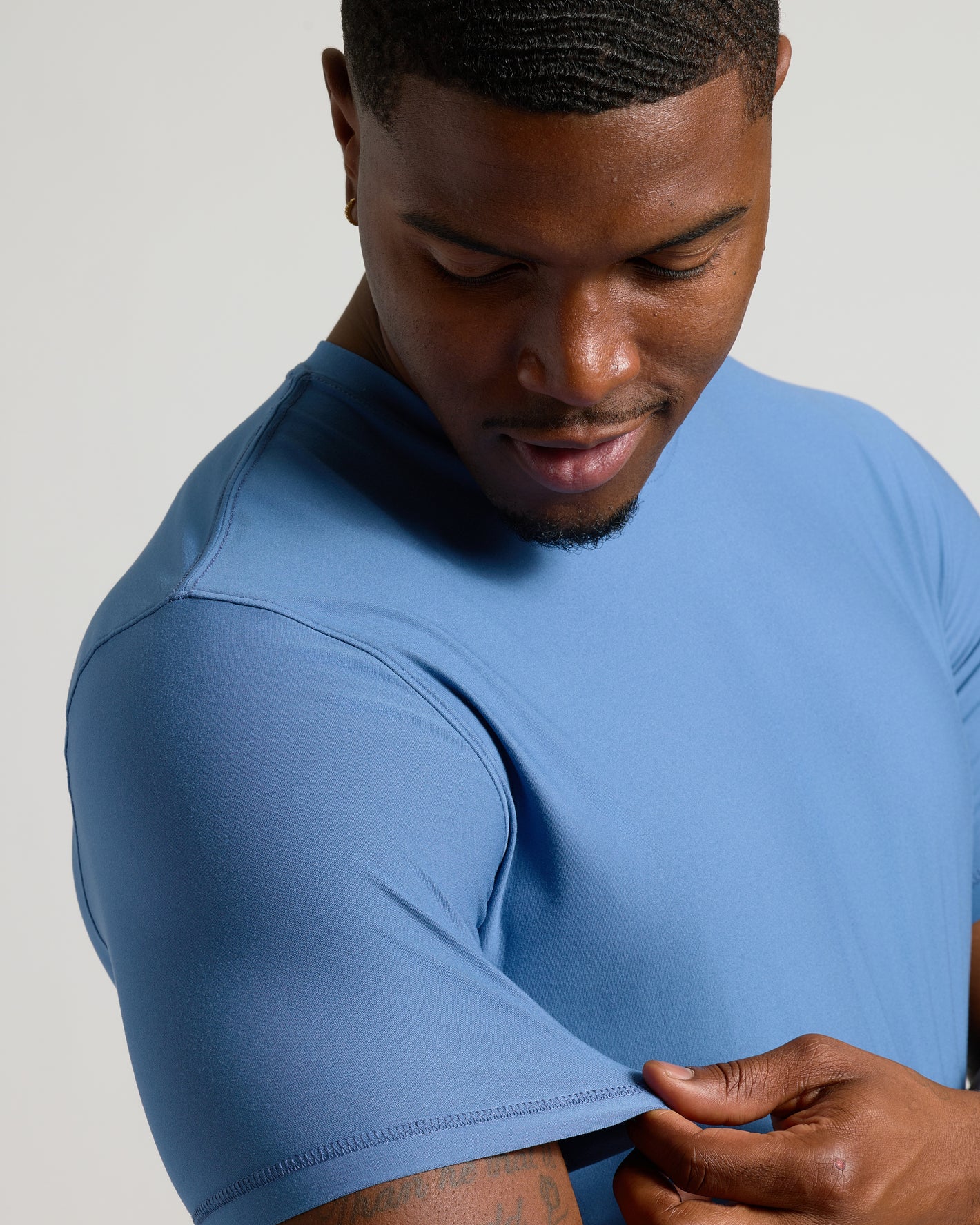 Azul Tall Active Crew Neck 2.0 showcasing sleeve detail and fit.