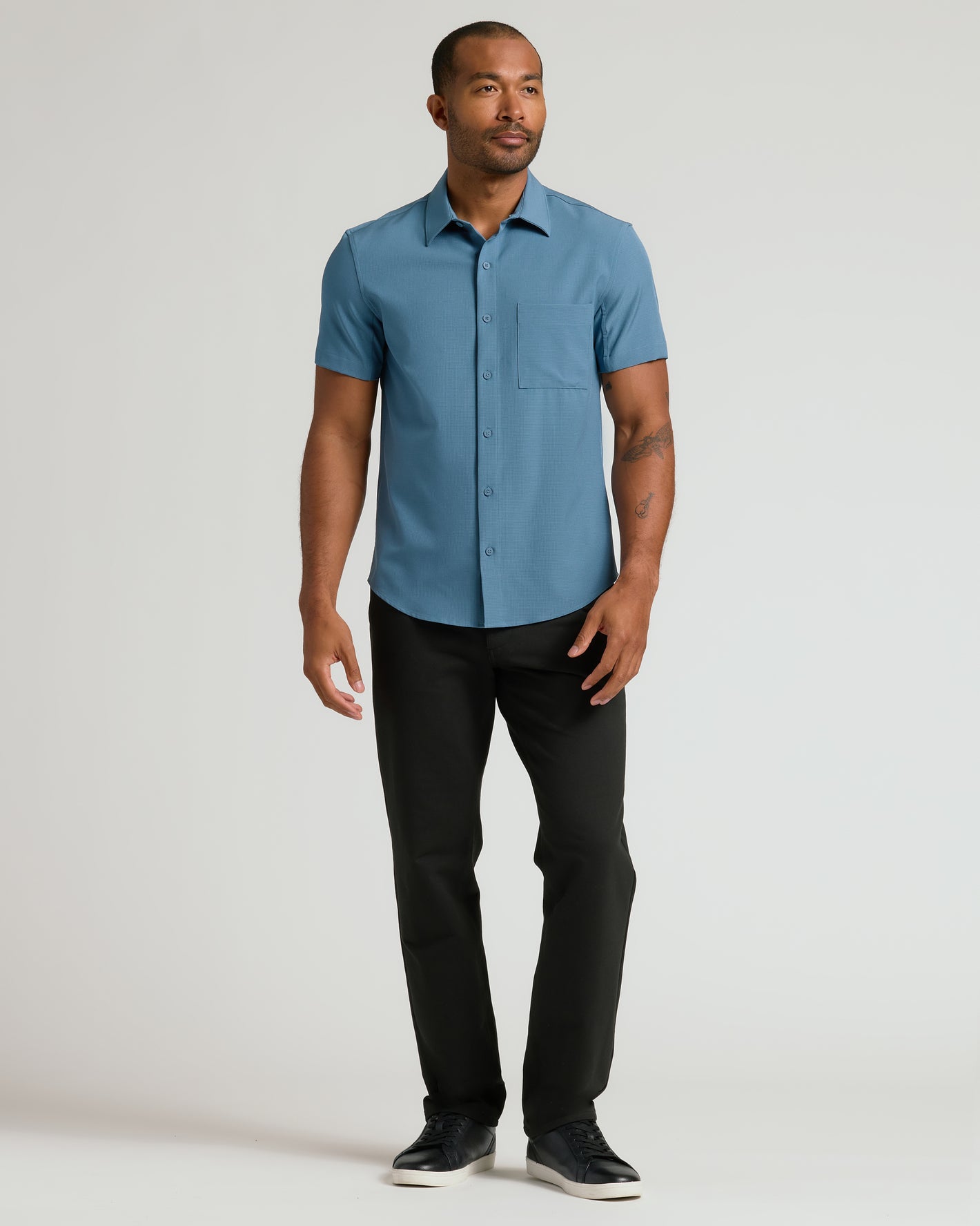 Man wearing Black Straight Chino Pants 2.0 with relaxed fit.