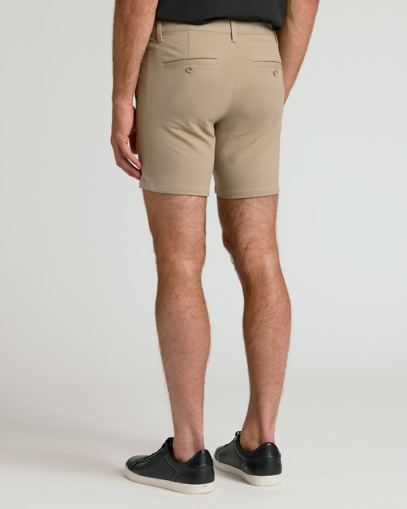 7 Khaki Chino Shorts 2.0 with slim fit and sleek design.