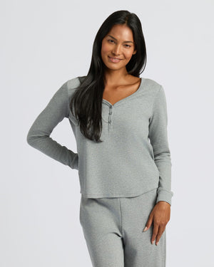 Woman in Womens Heather Gray Waffle Long Sleeve Boxy Henley. MODEL_INFO: Candy is 5'9", wearing a size S