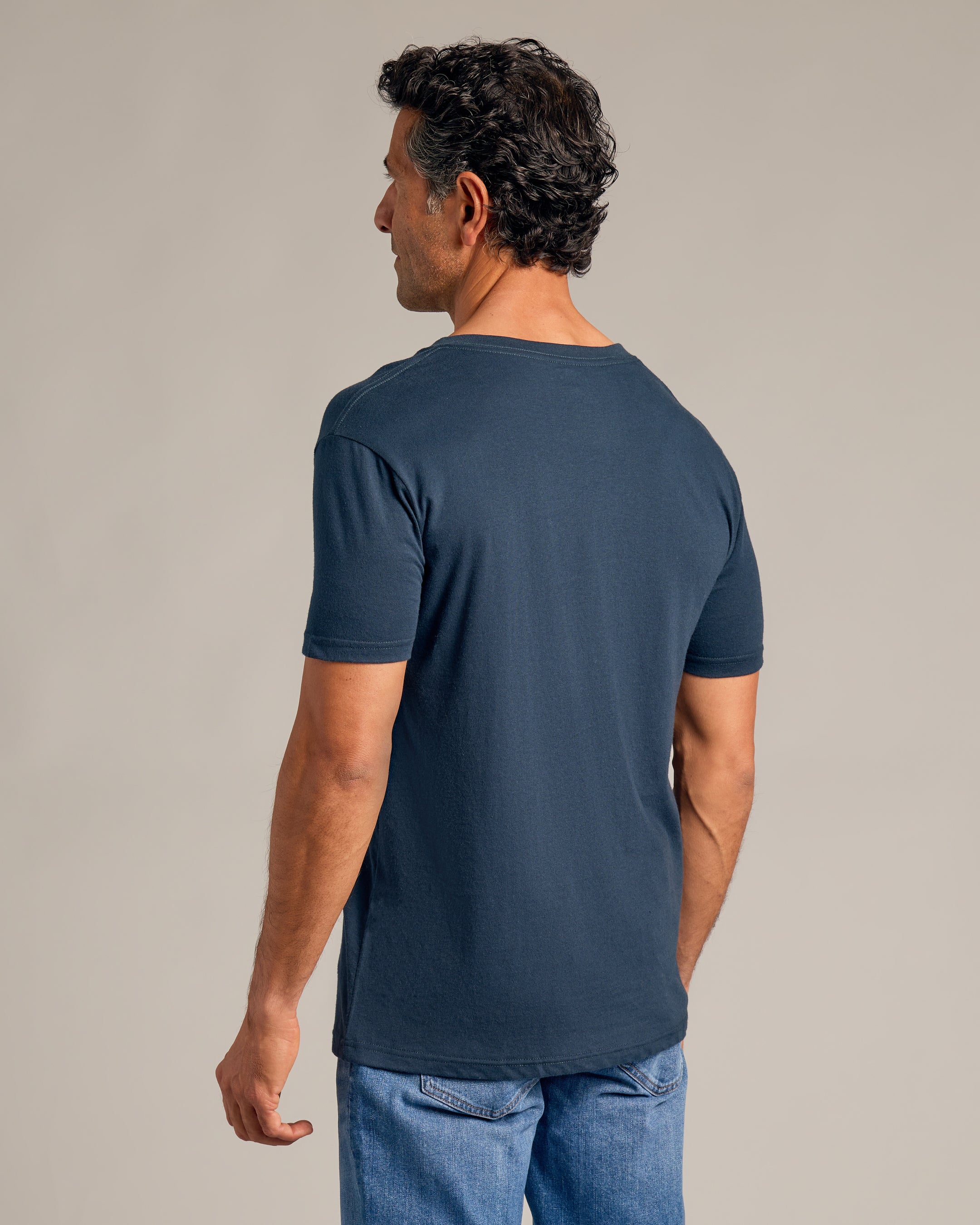 V_Neck_Navy_7.jpg?v=1734459172