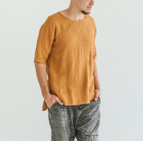 Man wearing relaxed fit t-shirt